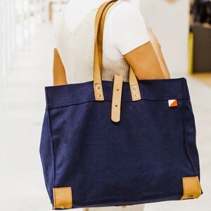 NWT CARMEL CANVAS AND LEATHER SHOREBAG TOTE